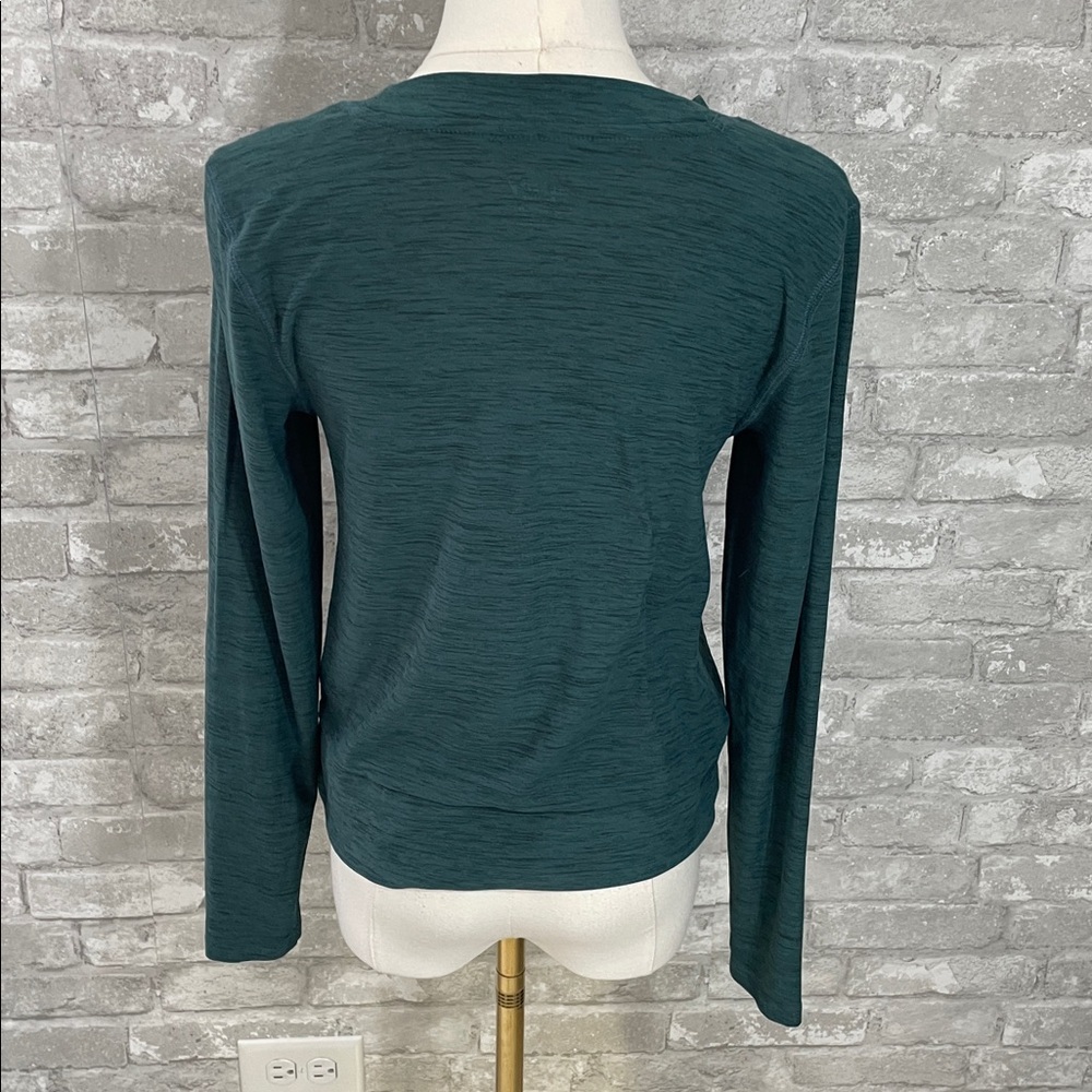 Old Navy Emerald Long Sleeve Breathe On Knot Tee - Picture 3 of 6